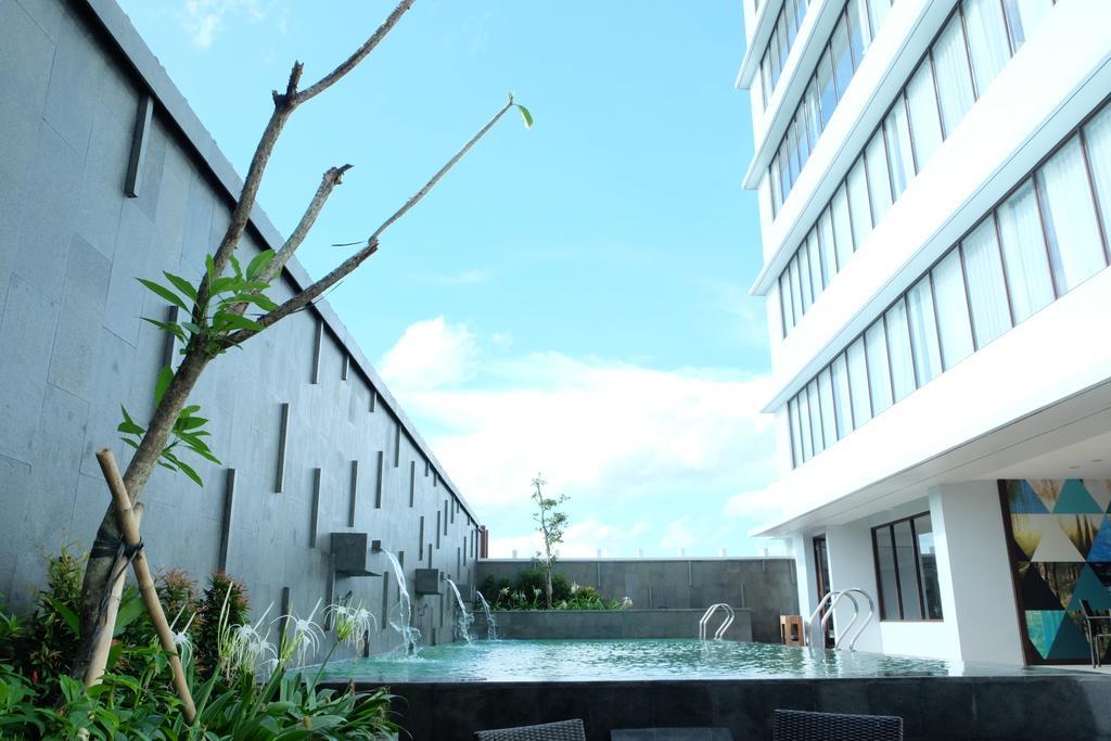 Midtown Hotel Samarinda Exterior photo