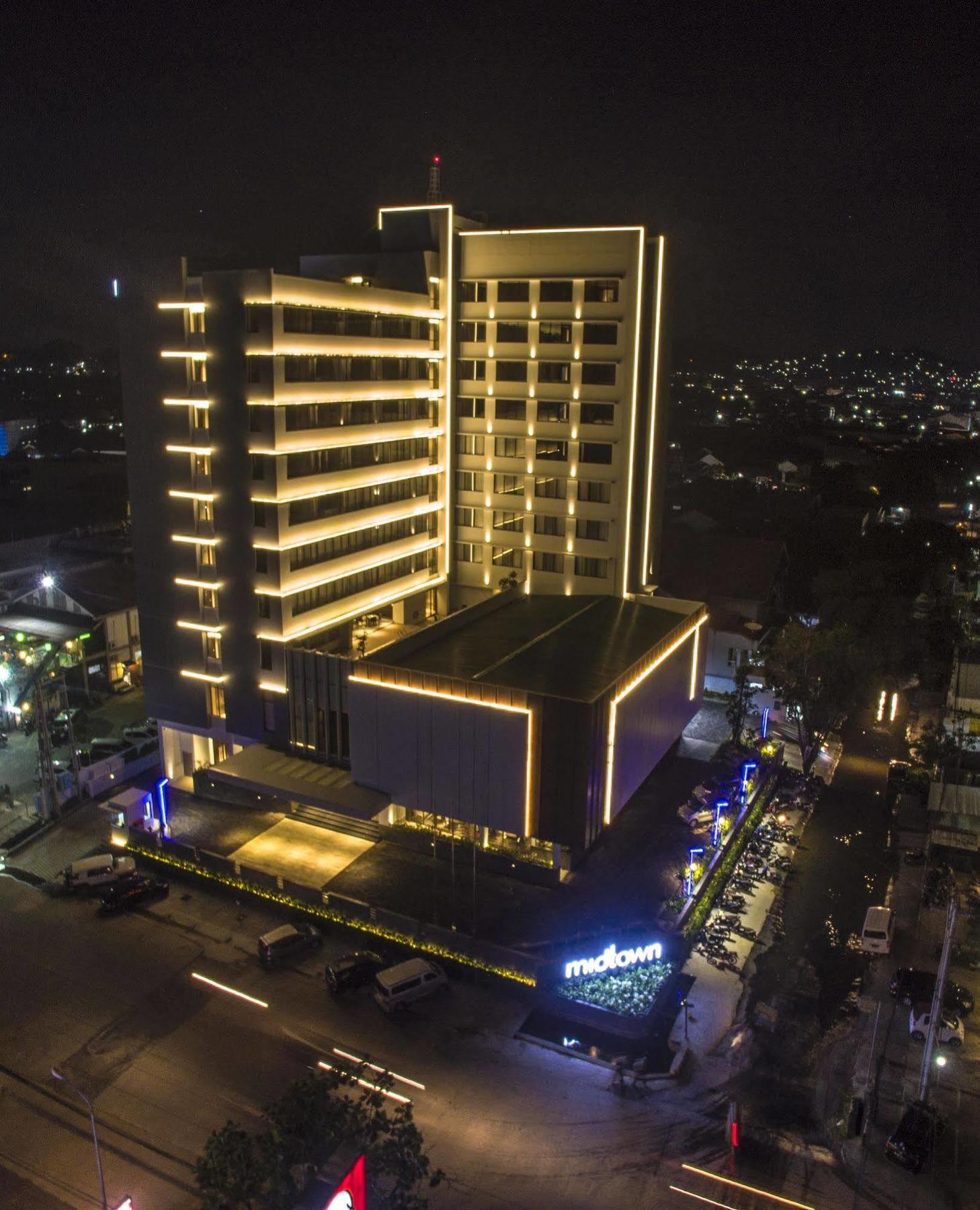 Midtown Hotel Samarinda Exterior photo